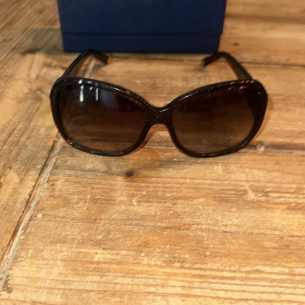 Louis Vuitton Black and Gold Sunglasses - Picture 2 of 6